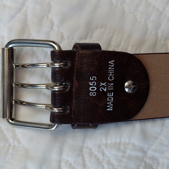 • Chic Women's Brown Leather Belt Silver Buckle, Plus Size 2X, Like New - Picture 3 of 8